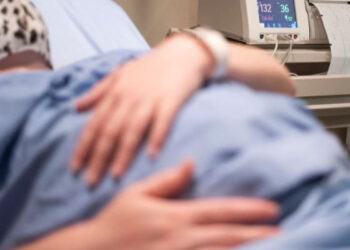Embarazada sobrevive a COVID, ataque cardiaco y 3 derrames cerebrales en EU
