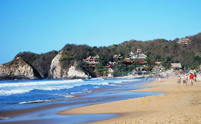 Delimitan el espacio nudista en vía pública de Zipolite