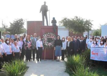 Rinde homenaje Gobierno de Nuevo Laredo a maestros