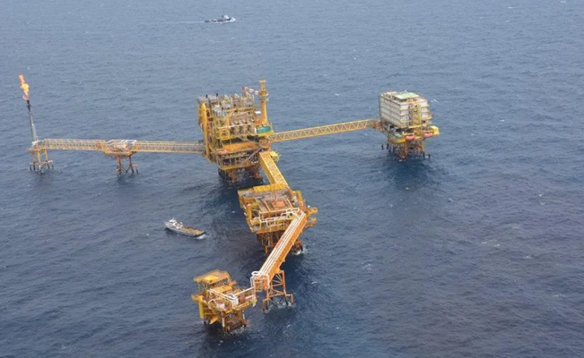 Piratas asaltan planta de rebombeo de PEMEX en Campeche