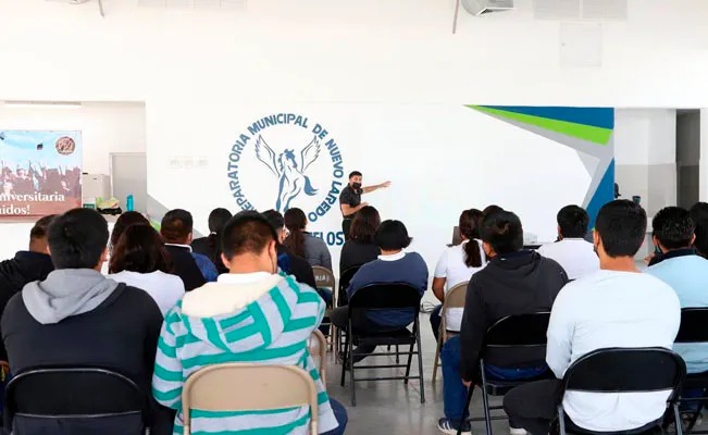 Brindan pláticas para prevención de adicciones en adolescentes y jóvenes de NLD