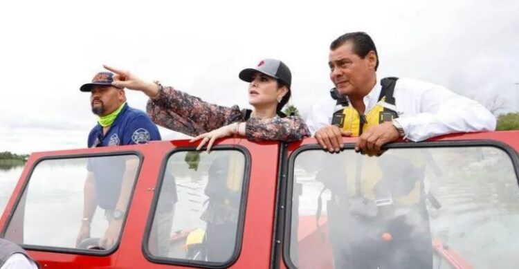 Carmen Lilia Canturosas recorre “El Laguito” en Nuevo Laredo