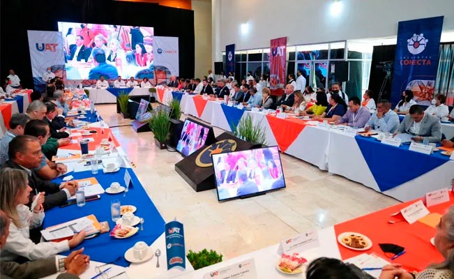 Participa Gobierno de Nuevo Laredo en foro para fortalecer la educación superior