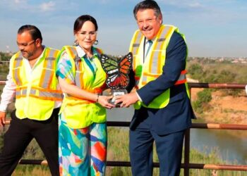 Firma Carmen Lilia Canturosas acuerdo internacional para el rescate de la mariposa monarca