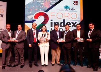 Expone Carmen Lilia Canturosas proyectos estratégicos para Nuevo Laredo en Foro INDEX
