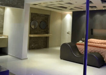 Ájale: cuenta cómo cacha a su marido en el motel con otro hombre