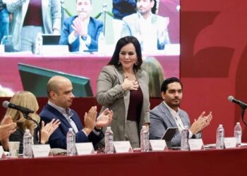 Alcaldesa Carmen Lilia Canturosas presenta a Gobernador proyectos para el desarrollo de NLD