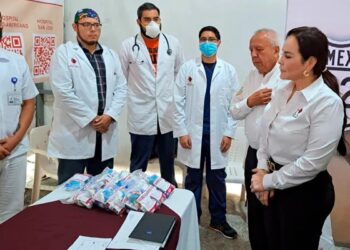 Dan bienvenida a paisanos en Nuevo Laredo con pabellón turístico