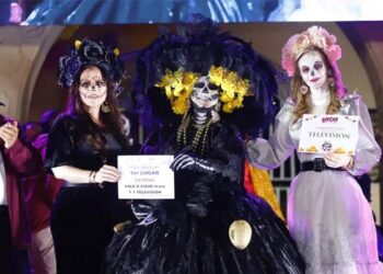 Vive Nuevo Laredo tradiciones mexicanas de Día de Muertos
