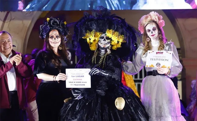 Vive Nuevo Laredo tradiciones mexicanas de Día de Muertos