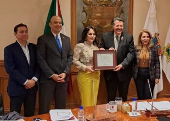 Otorga reconocimiento Gobierno de NLD al Mayor Pete Saenz