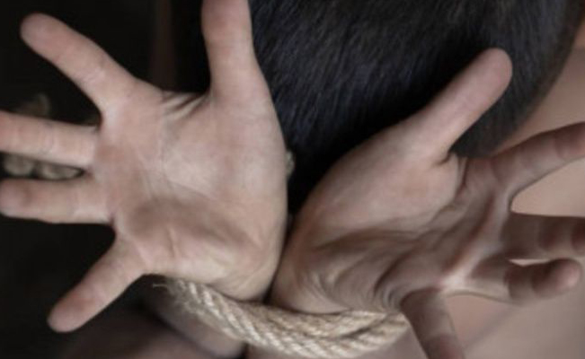 Detienen a mujer por amarrar a sus hijos con un lazo en Querétaro