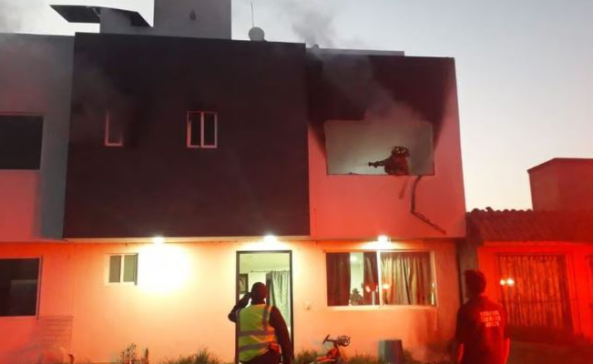 Padre de familia incendia su casa con sus tres hijos al interior en EdoMéx