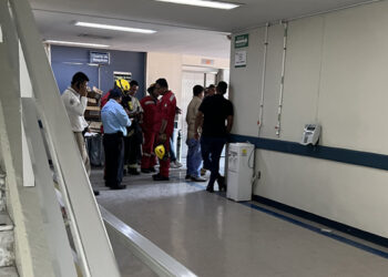 Quedan atrapadas 8 personas en elevador del Hospital General Regional de Guadalajara